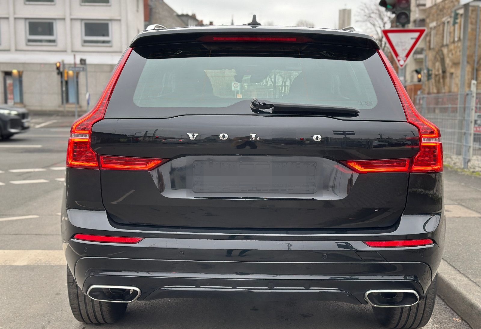 Volvo XC60 T5 R DESIGN AWD*PANO+AHK+LED* foto 8