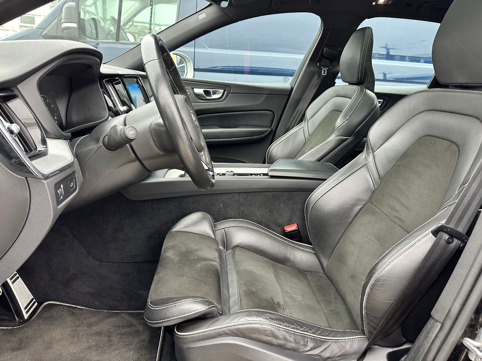 Volvo XC60 T5 R DESIGN AWD*PANO+AHK+LED* foto 9