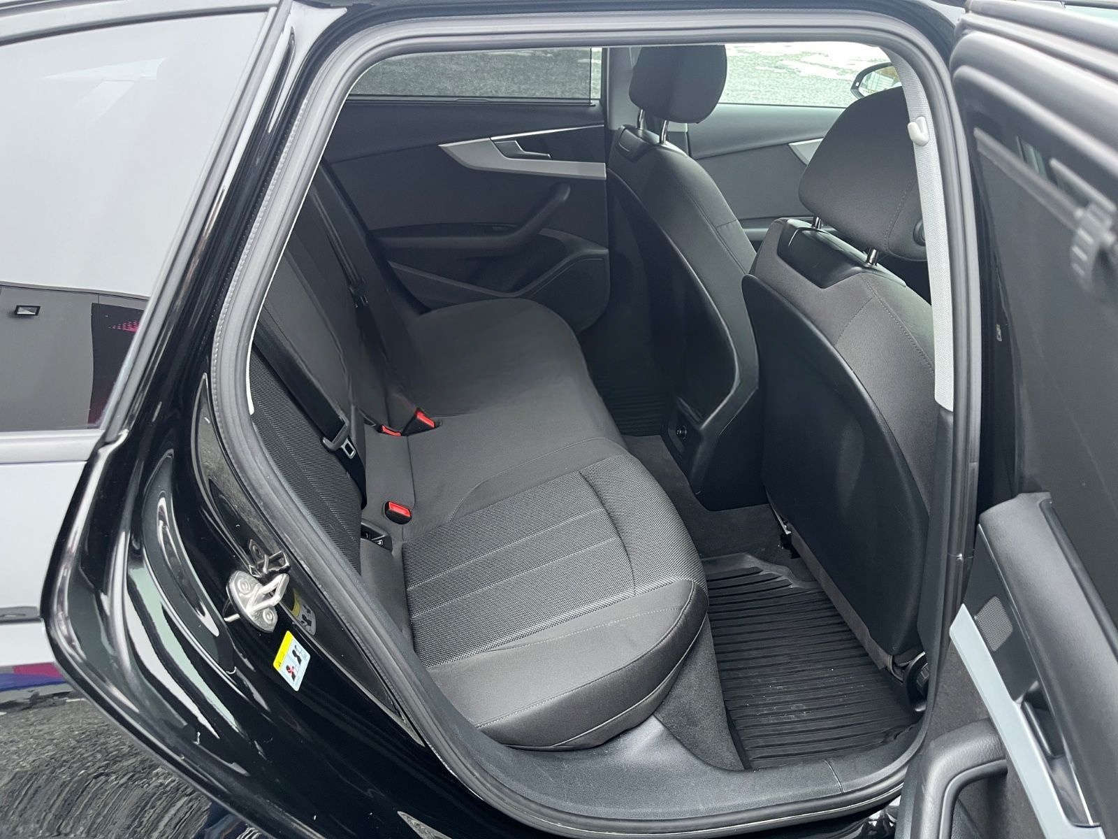 Audi A4 Avant 35 TFSI S-Tronic LED SHZ Navi foto 17