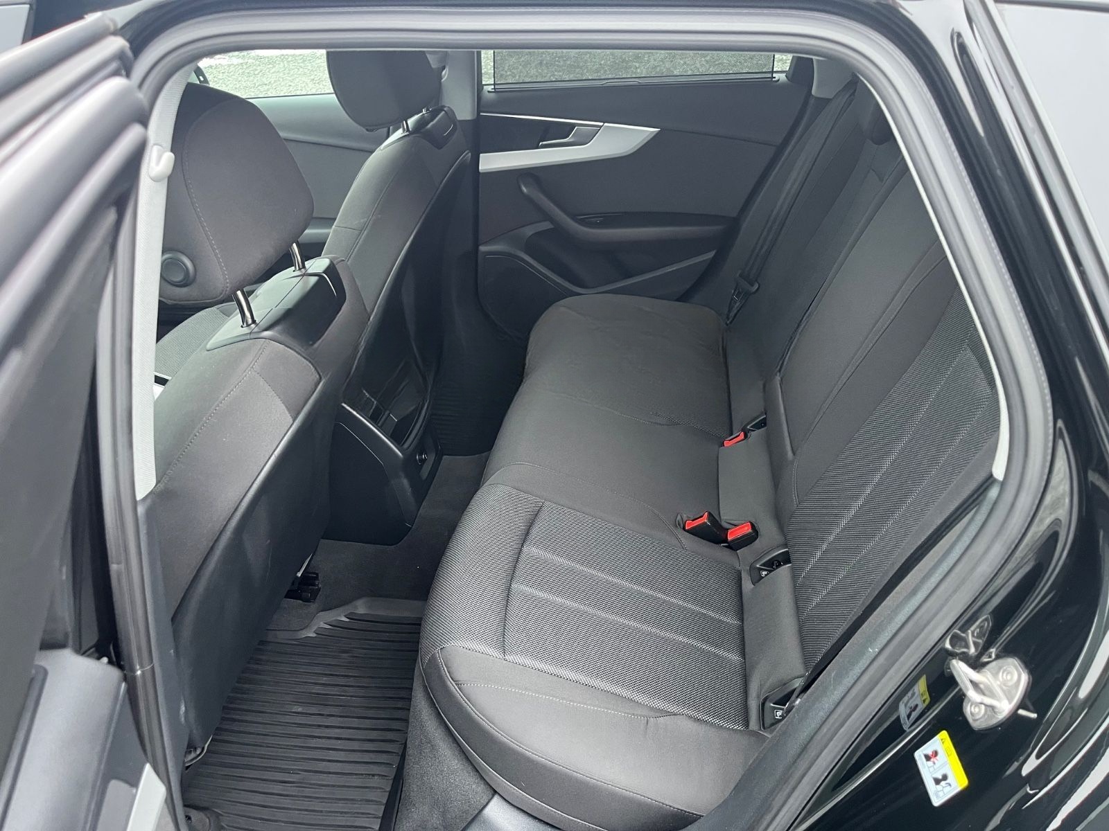 Audi A4 Avant 35 TFSI S-Tronic LED SHZ Navi foto 18