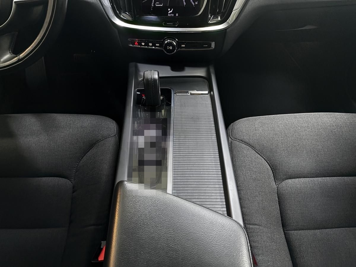 Volvo V60 B3  Momentum Pro LED Navi CarPlay AHK DAB+ foto 14