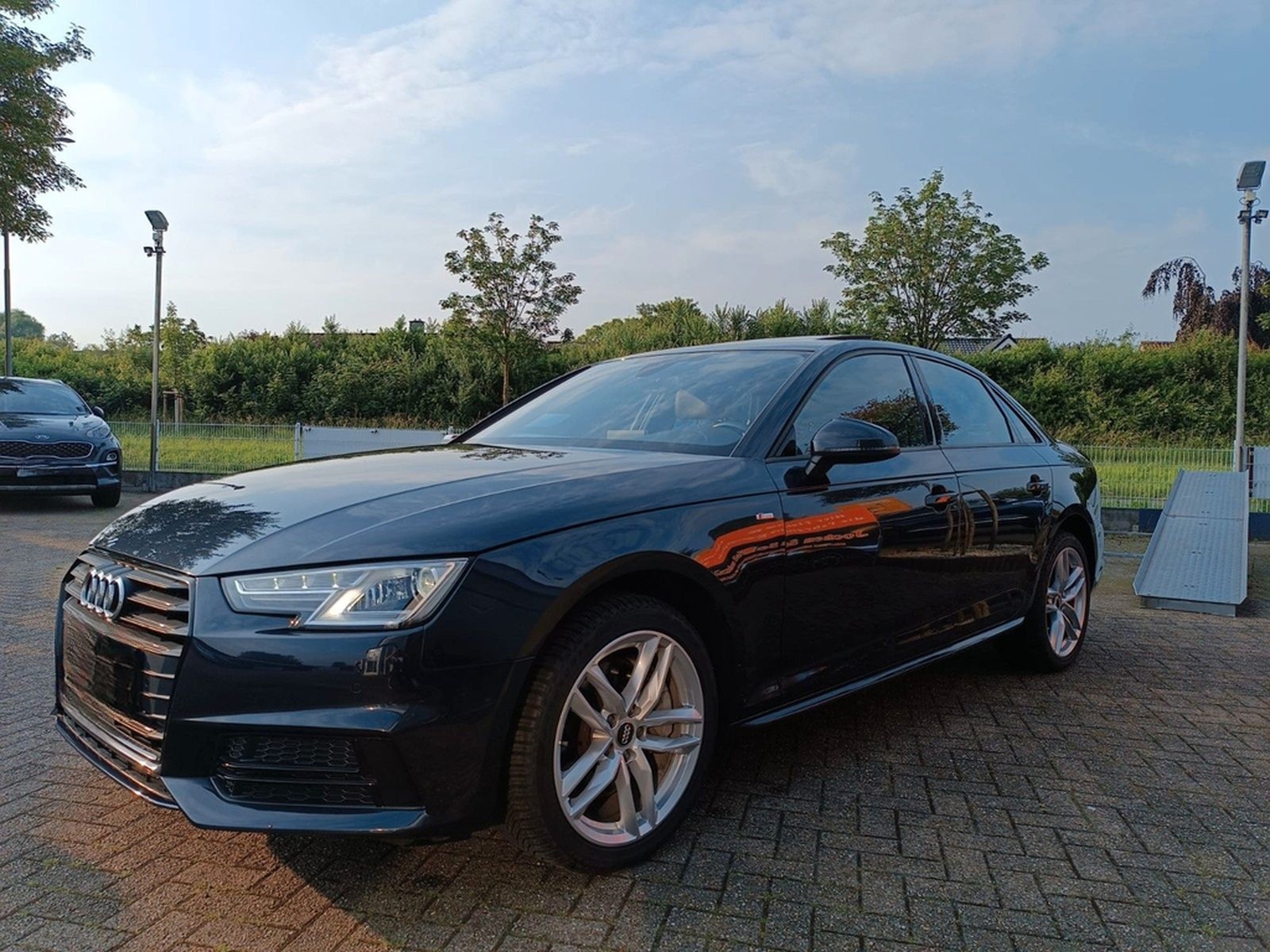 Audi A4 2.0 TFSI S tronic quattro sport foto 2