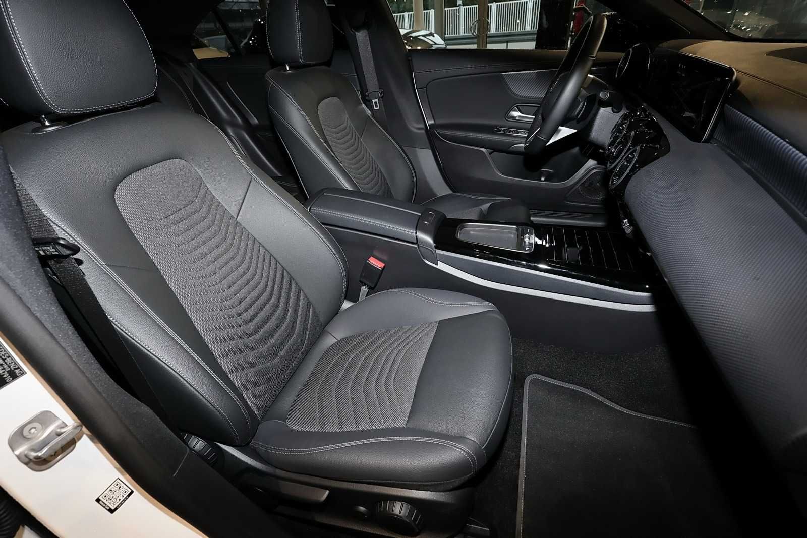 Mercedes-Benz CLA 180 Coupe PANO+18"+NIGHT PAKET+LED+KAMERA foto 4