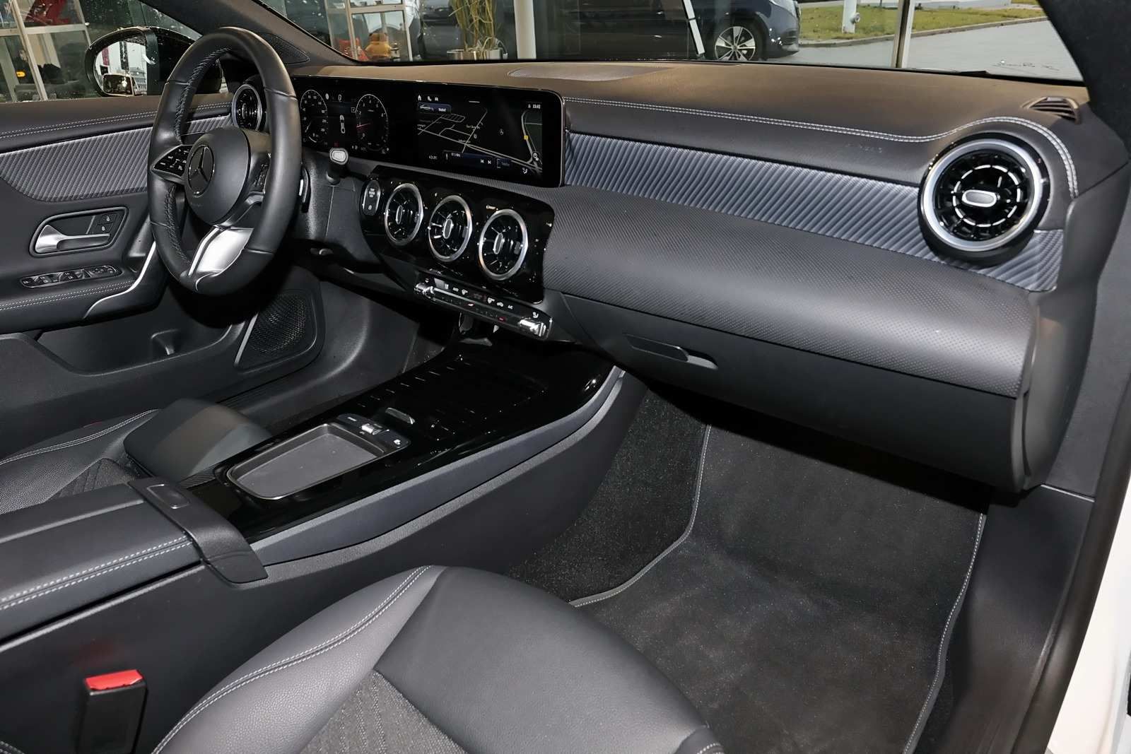 Mercedes-Benz CLA 180 Coupe PANO+18"+NIGHT PAKET+LED+KAMERA foto 8