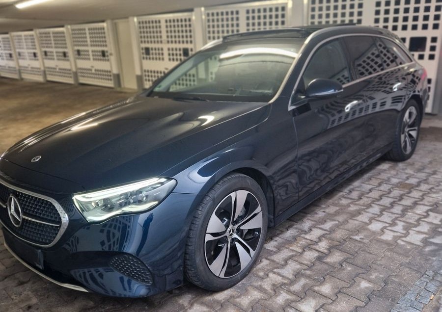 Mercedes-Benz E 300 de T Autom. PANO 360* Kam Memory 19 Zoll foto 3