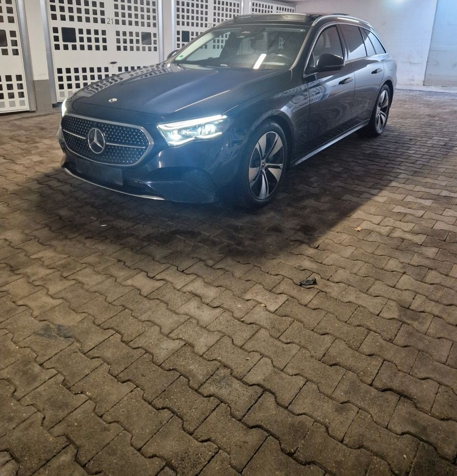 Mercedes-Benz E 300 de T Autom. PANO 360* Kam Memory 19 Zoll foto 22