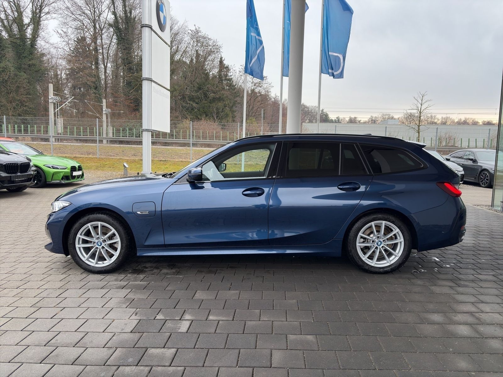 BMW 330e xDrive Touring ACC H&K AHK DrivingAssist SH foto 11