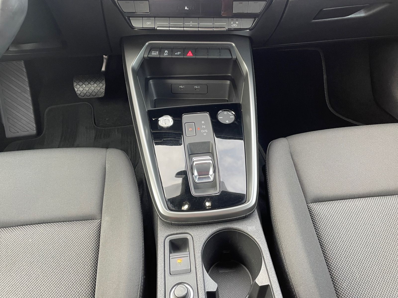 Audi A3 Sportback 40 TFSIe S tronic Navi Einpark Virt foto 8