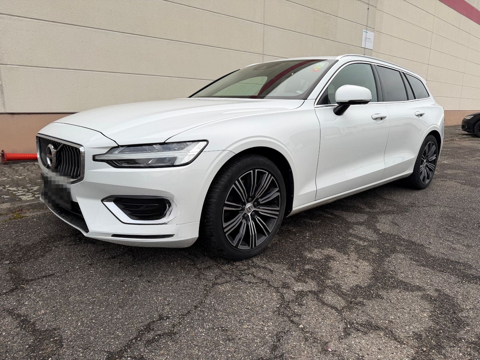 Volvo V60 T5 Inscription - PANO+RADAR+HUD+CAM foto 2