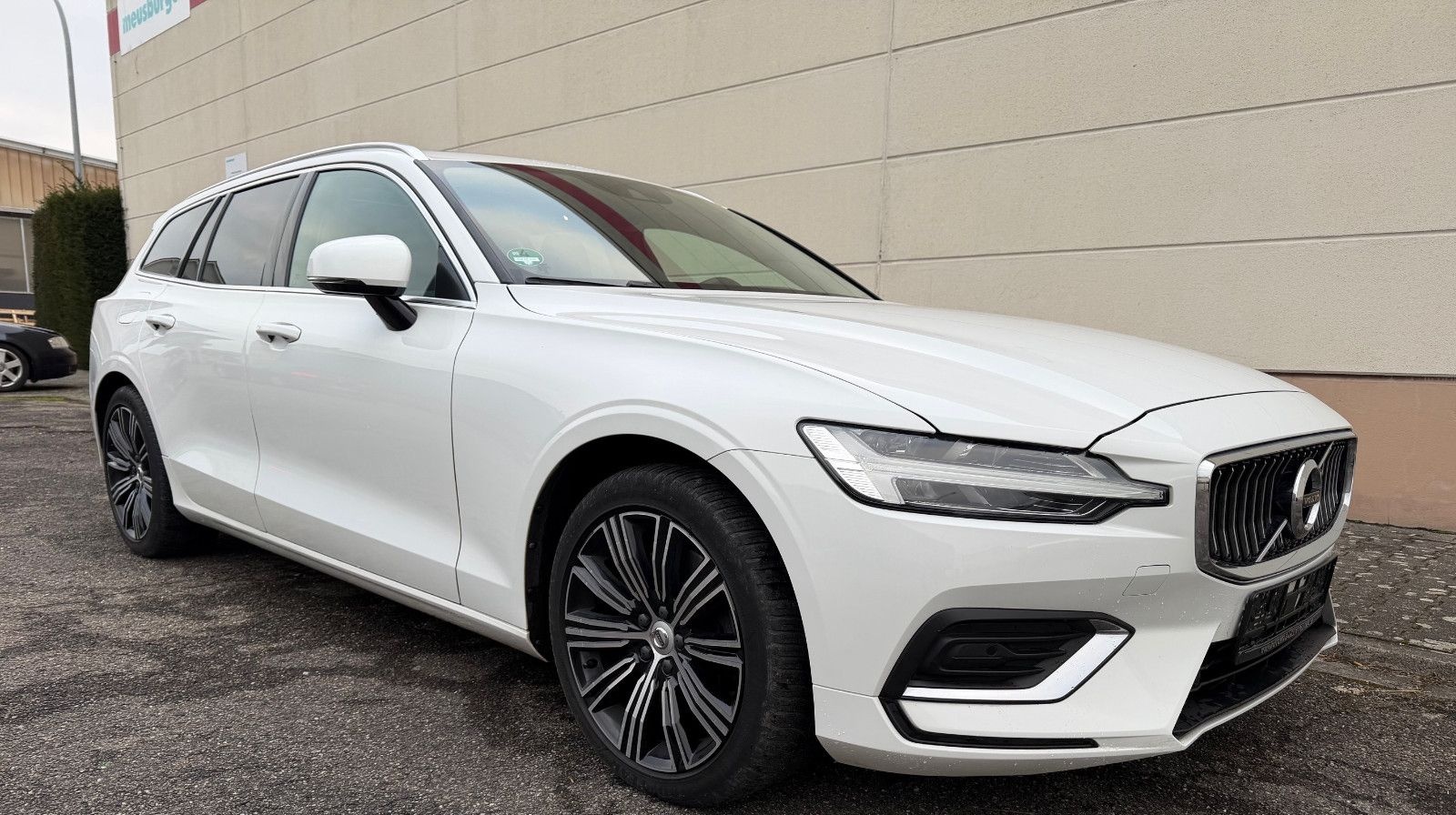 Volvo V60 T5 Inscription - PANO+RADAR+HUD+CAM foto 3