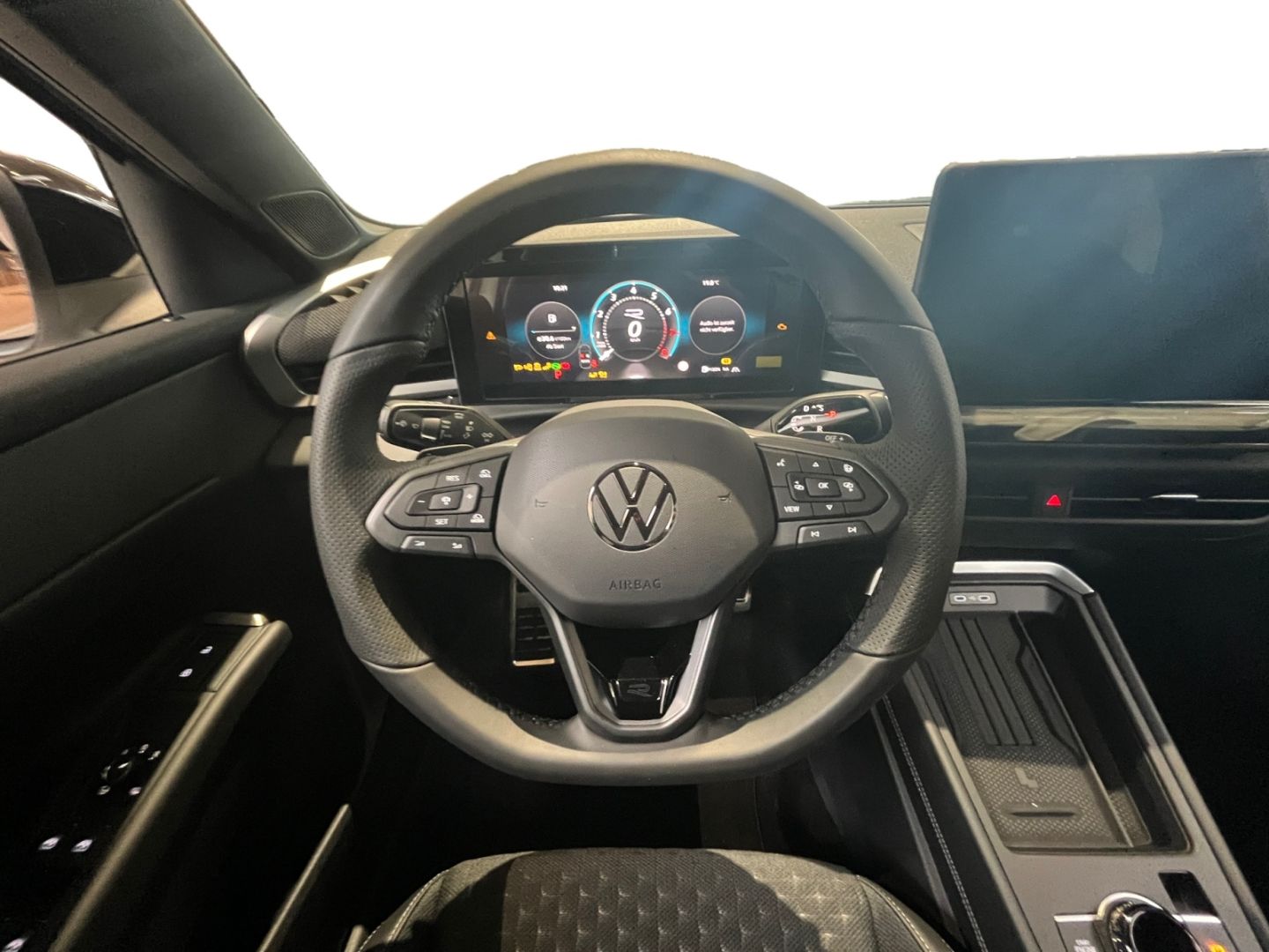 Volkswagen T-Roc R-Line 1.5 eTSI DSG IQ.LIGHT/BLACK STYLE/3 foto 12