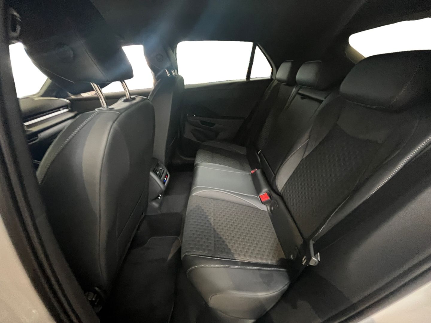 Volkswagen T-Roc R-Line 1.5 eTSI DSG IQ.LIGHT/BLACK STYLE/3 foto 13