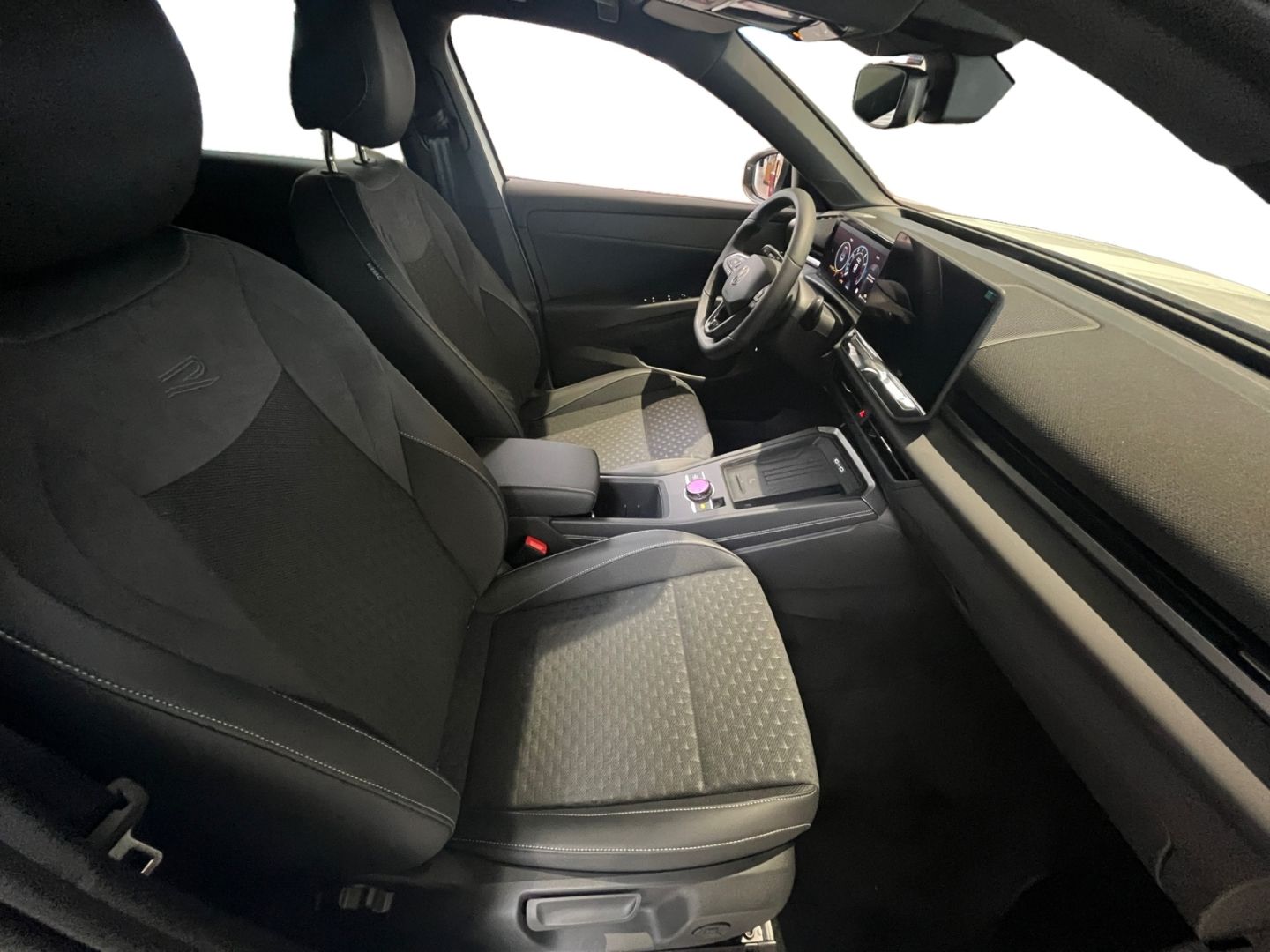 Volkswagen T-Roc R-Line 1.5 eTSI DSG IQ.LIGHT/BLACK STYLE/3 foto 15