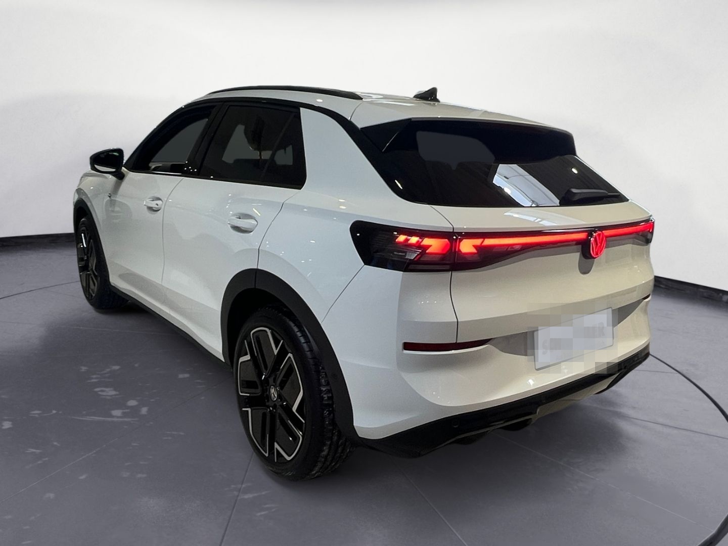 Volkswagen T-Roc R-Line 1.5 eTSI DSG IQ.LIGHT/BLACK STYLE/3 foto 3