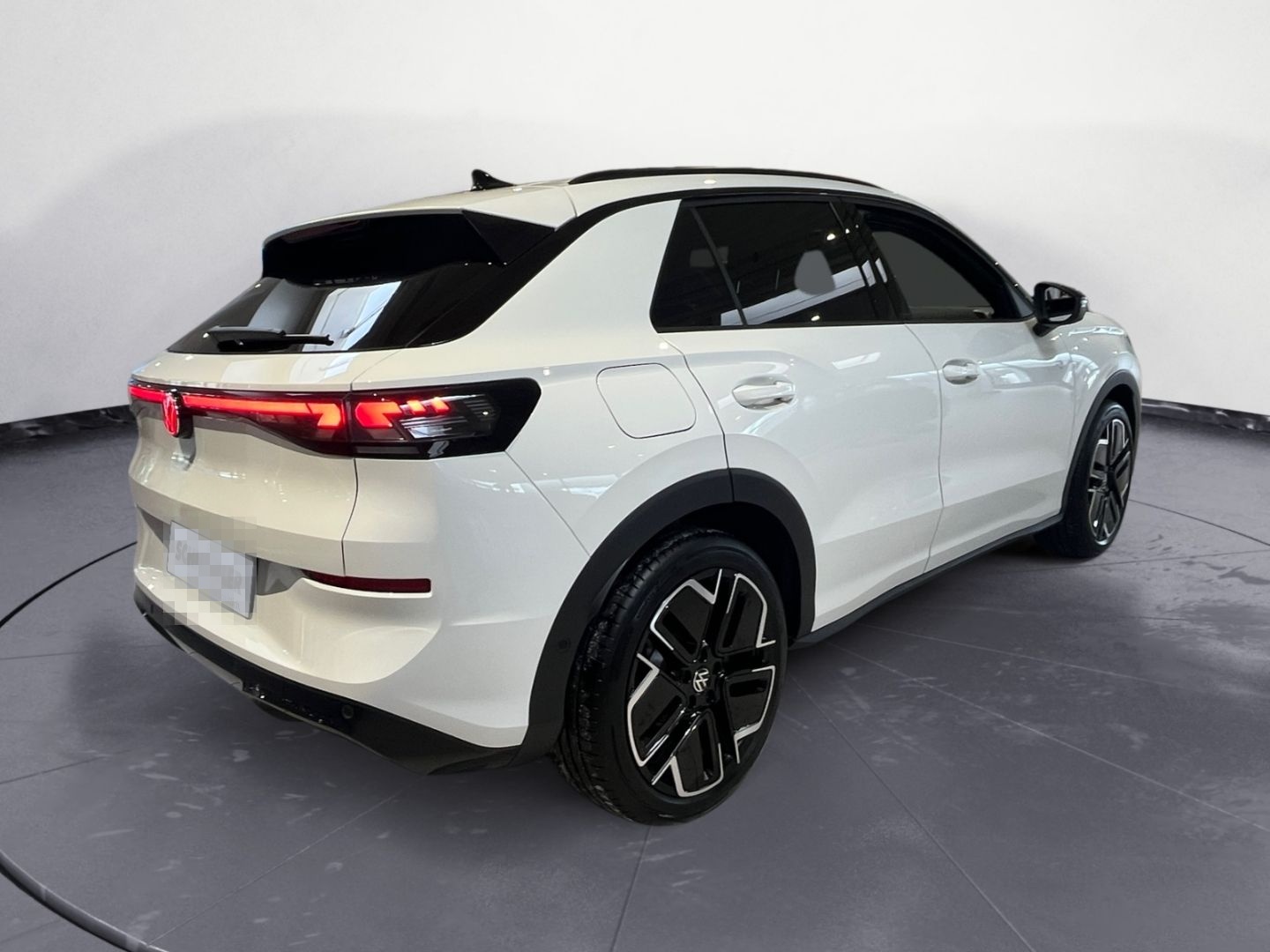 Volkswagen T-Roc R-Line 1.5 eTSI DSG IQ.LIGHT/BLACK STYLE/3 foto 5