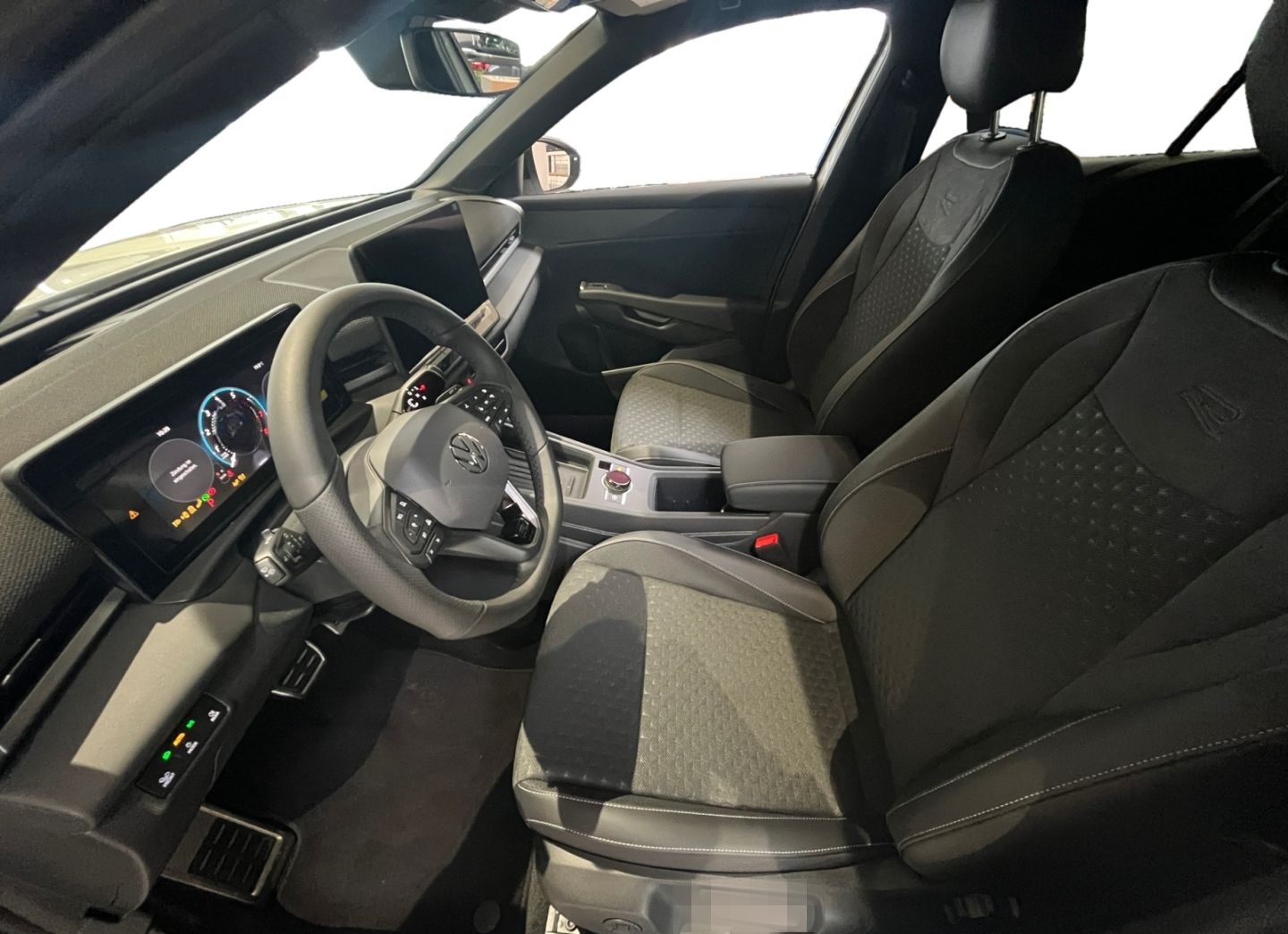 Volkswagen T-Roc R-Line 1.5 eTSI DSG IQ.LIGHT/BLACK STYLE/3 foto 9