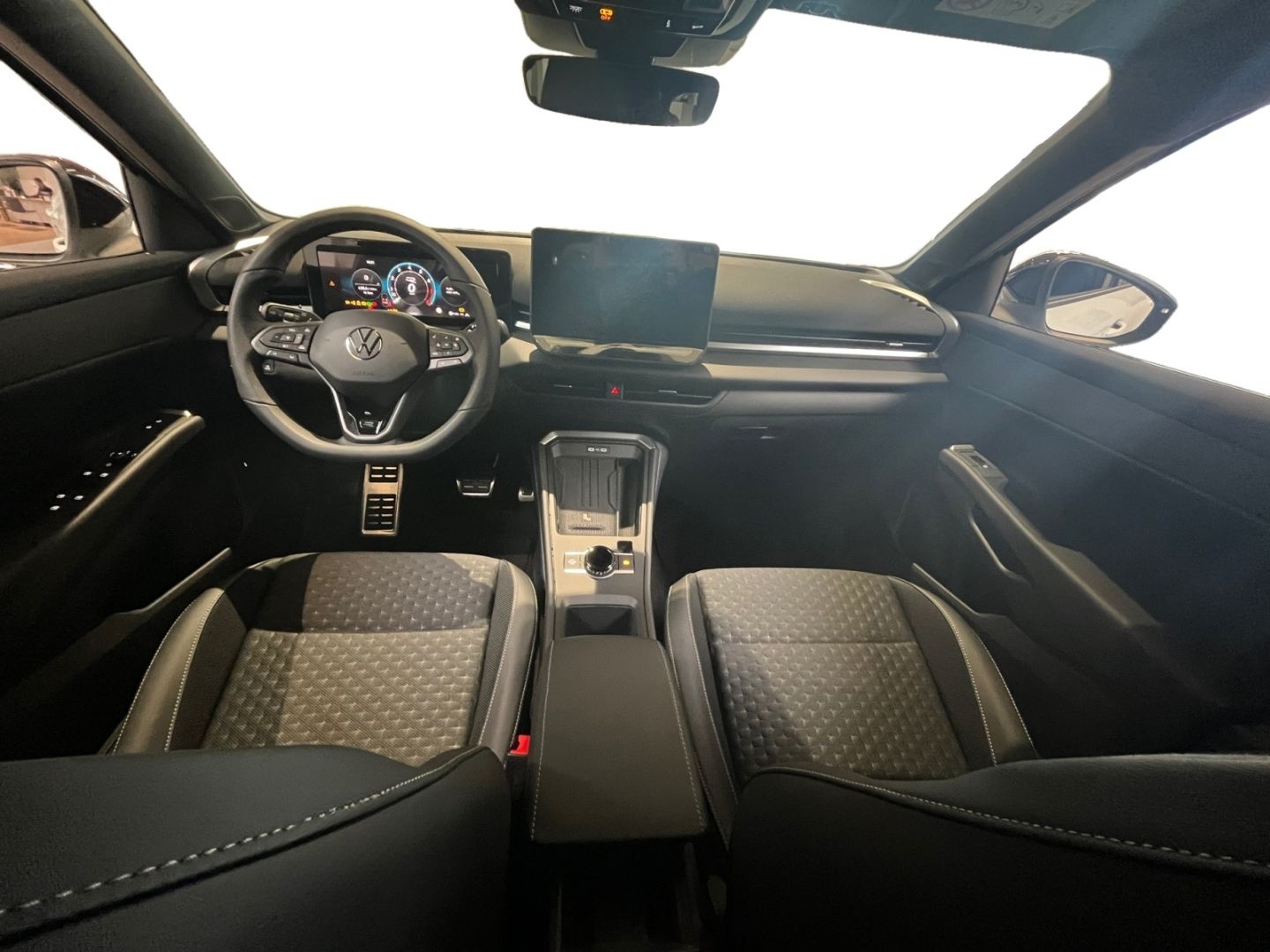 Volkswagen T-Roc R-Line 1.5 eTSI DSG IQ.LIGHT/BLACK STYLE/3 foto 10