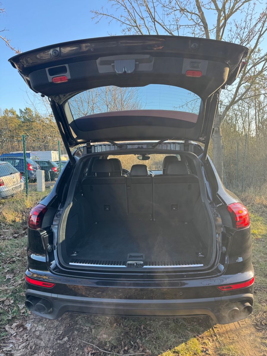 Porsche Cayenne Turbo S Panorama/Carbon Optik /NEUTÜV foto 7