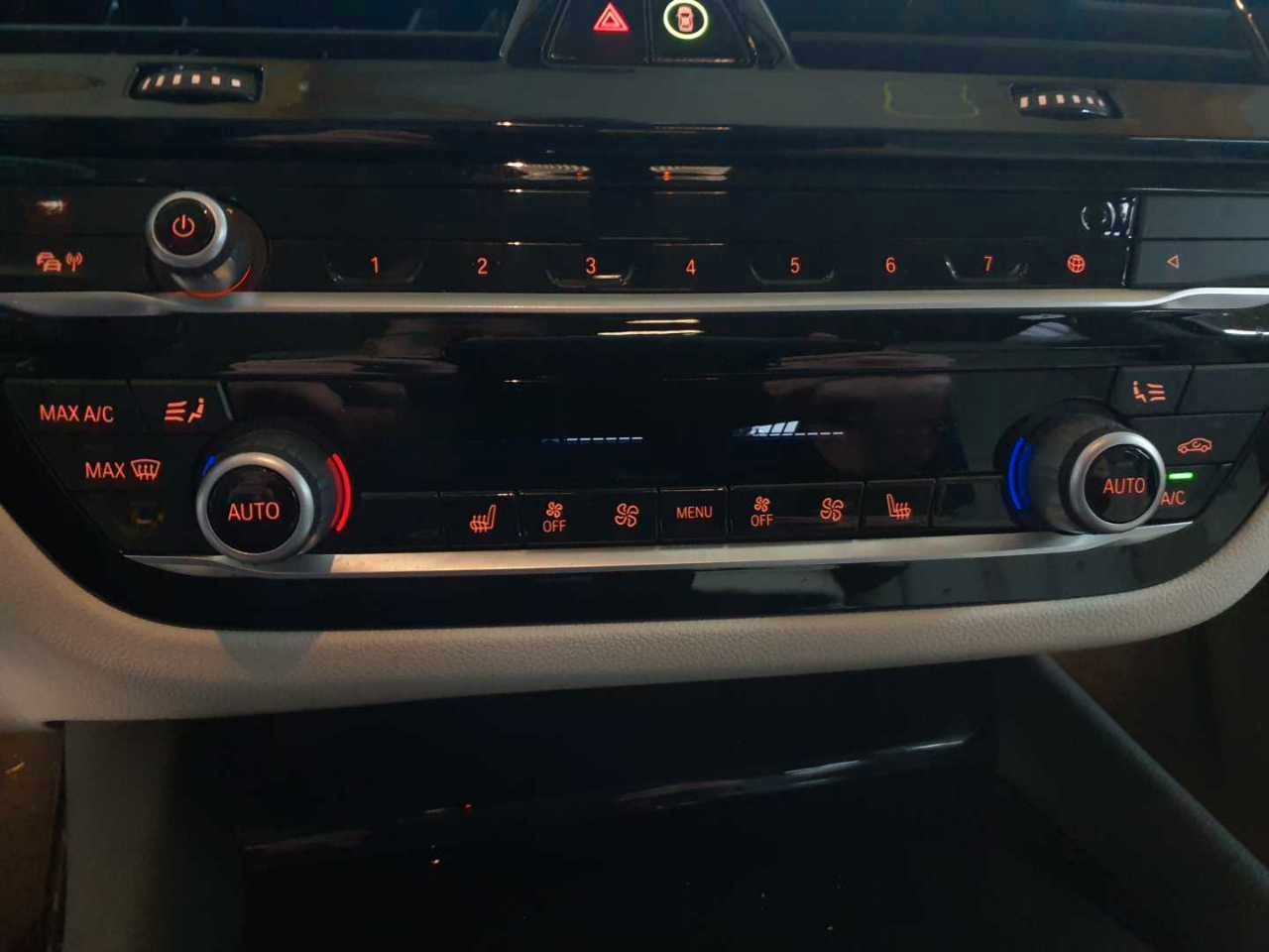 BMW 520i Touring Aut. Navi Sthzg Leder  foto 16