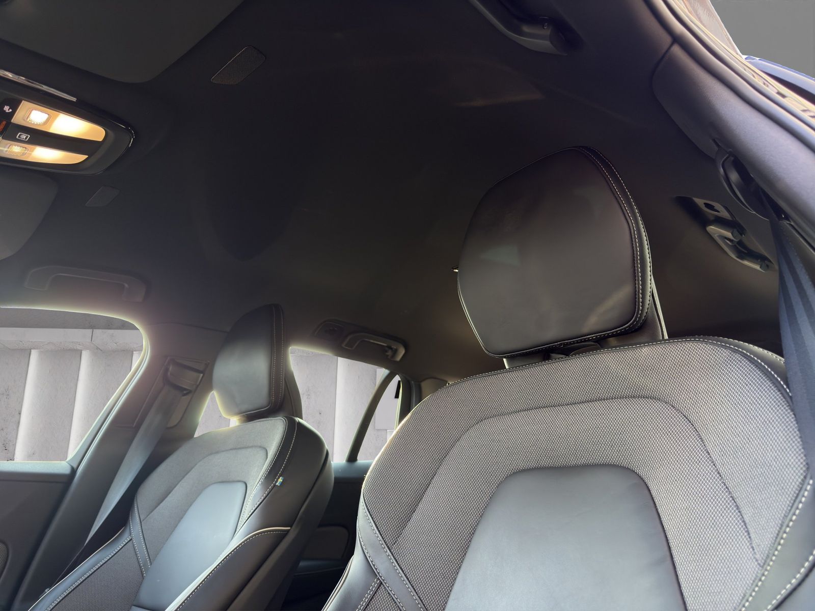 Volvo V60 B3 Plus Dark foto 16