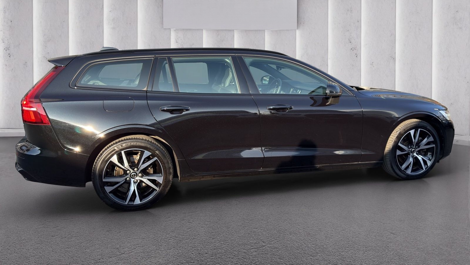 Volvo V60 B3 Plus Dark foto 6