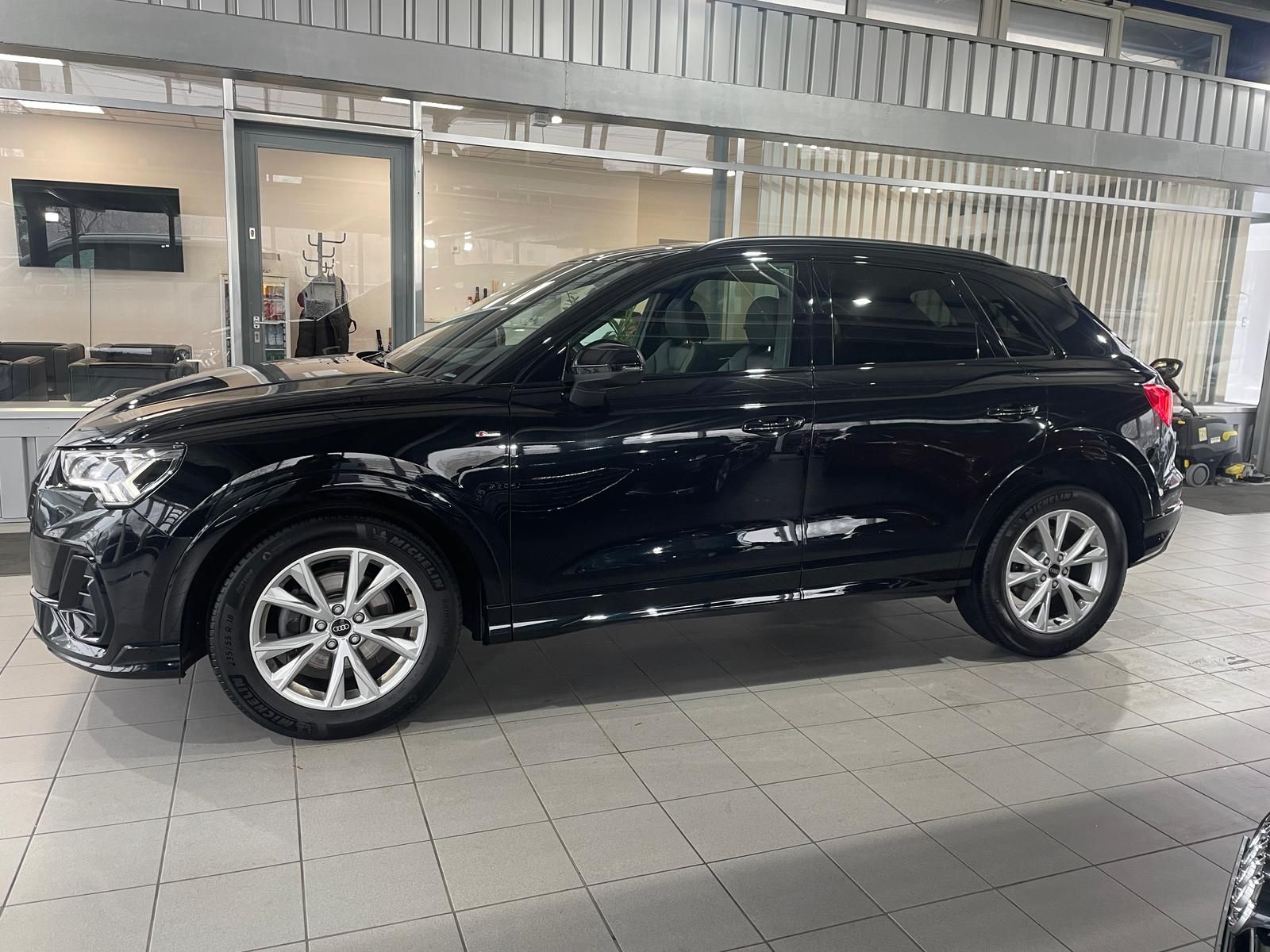 Audi Q3 35TDI S-Tronic 3xS-line MATRIX AHK VIRTUAL foto 6