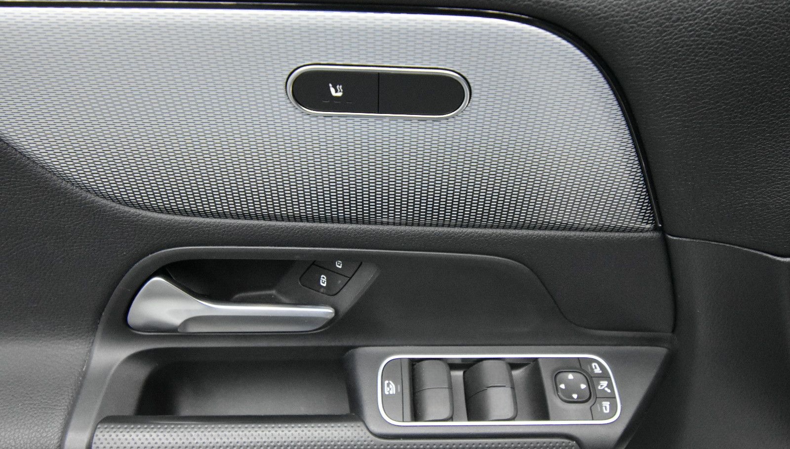Mercedes-Benz B 200 NAVI SHZ RFK LED TEMP 72t km foto 21