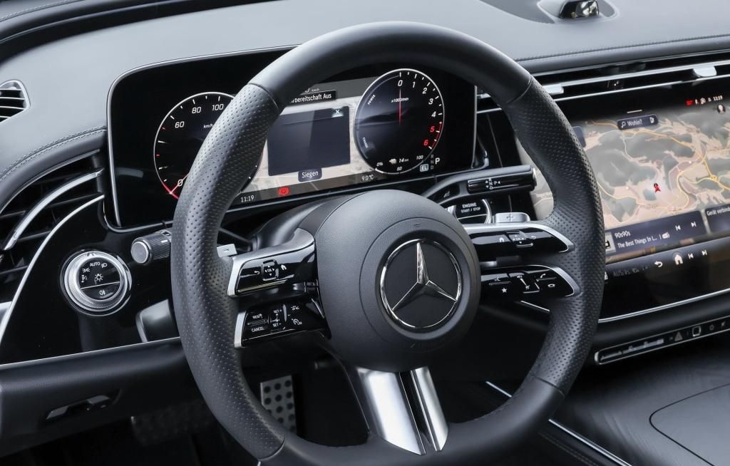 Mercedes-Benz E 300 de T AMG-Sport/Pano/Super/AHK/360/Distr/19 foto 13