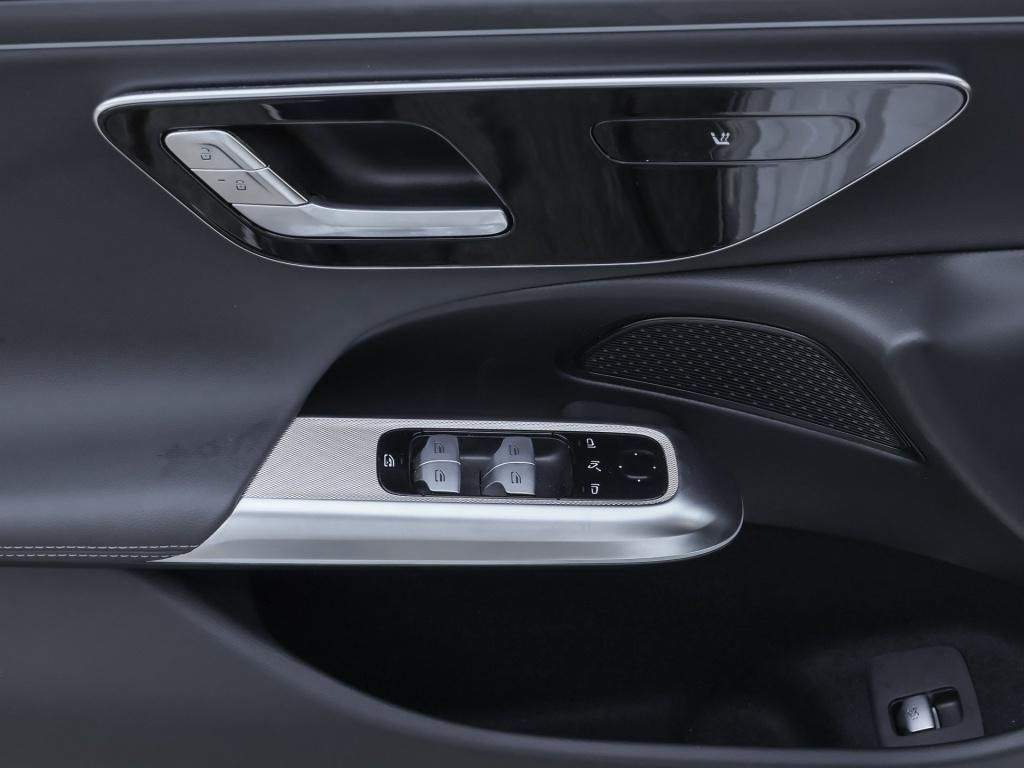 Mercedes-Benz E 300 de T AMG-Sport/Pano/Super/AHK/360/Distr/19 foto 14