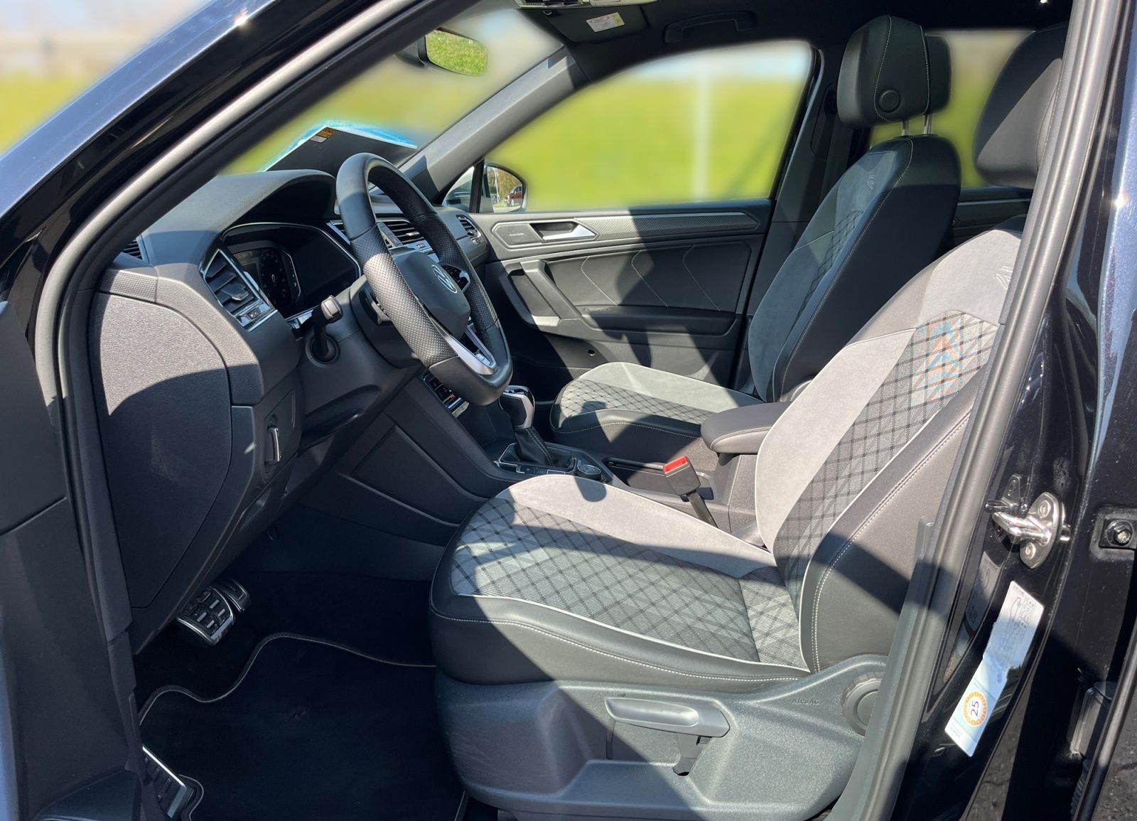 Volkswagen Tiguan Allspace R-Line 2.0TDI 4M DSG / Pano, AHK foto 14