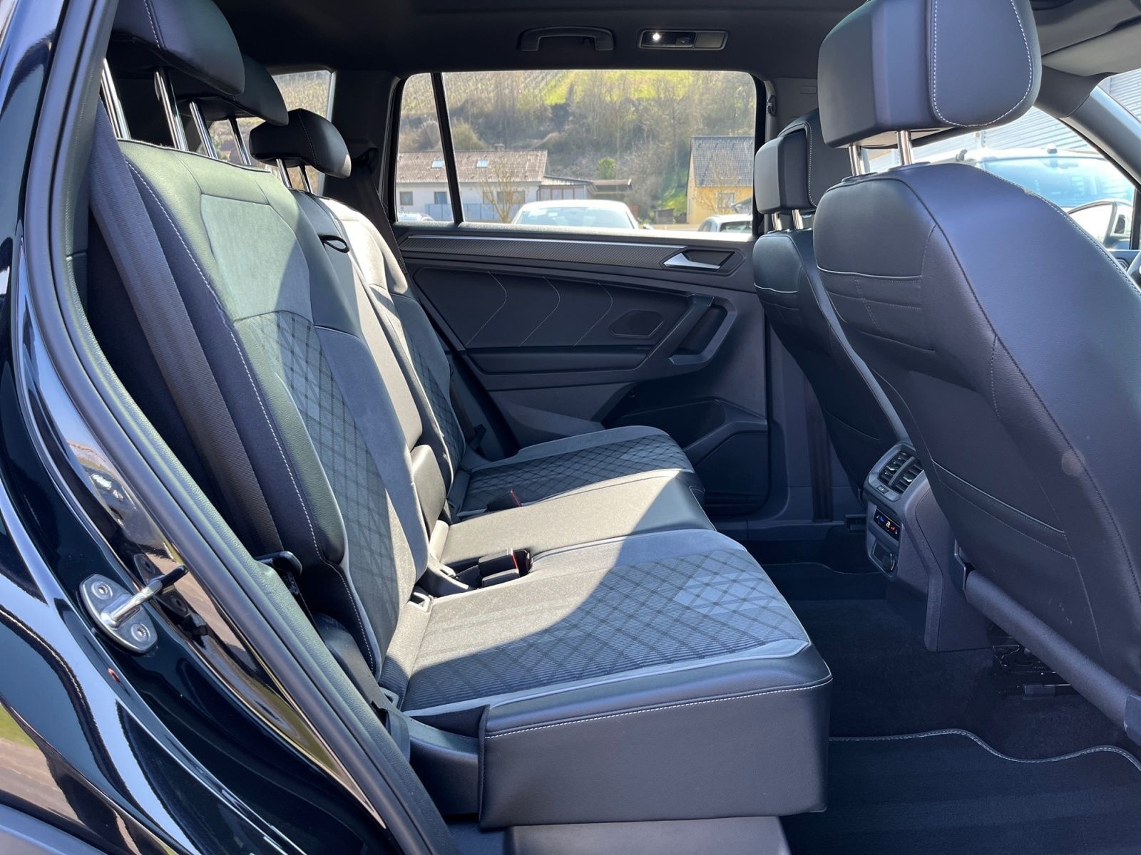 Volkswagen Tiguan Allspace R-Line 2.0TDI 4M DSG / Pano, AHK foto 16