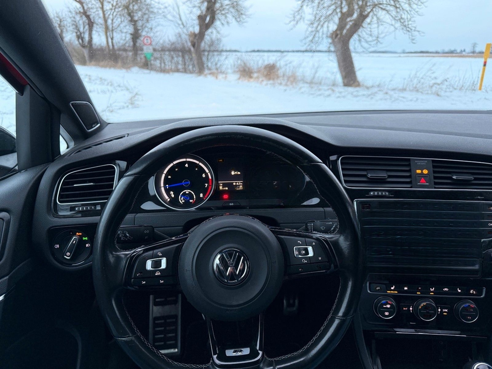 Volkswagen Golf 7R  2.0 TSI 4MOTION Pressefahrzeug foto 7
