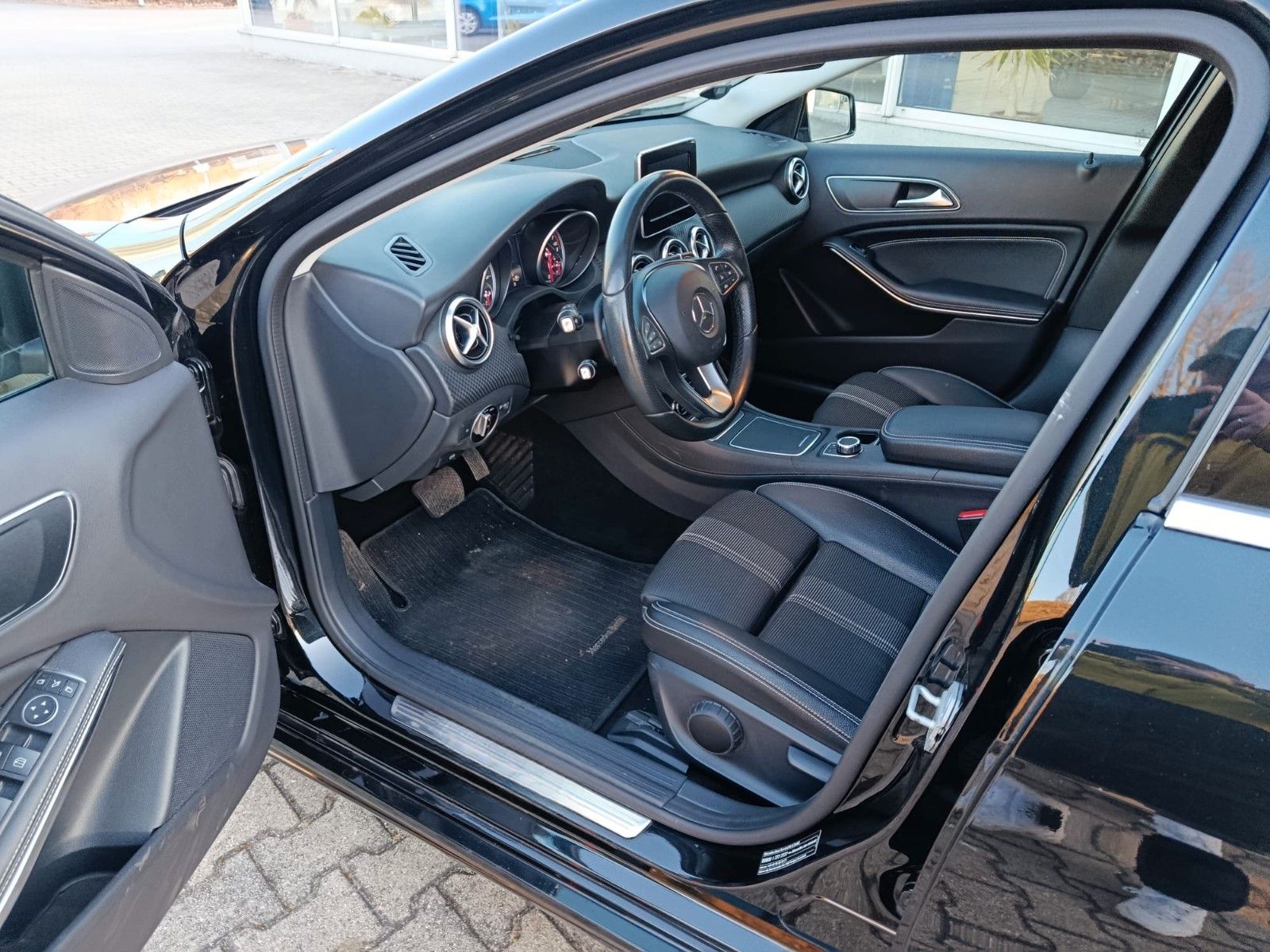 Mercedes-Benz A 220 4Matic-Urban foto 17
