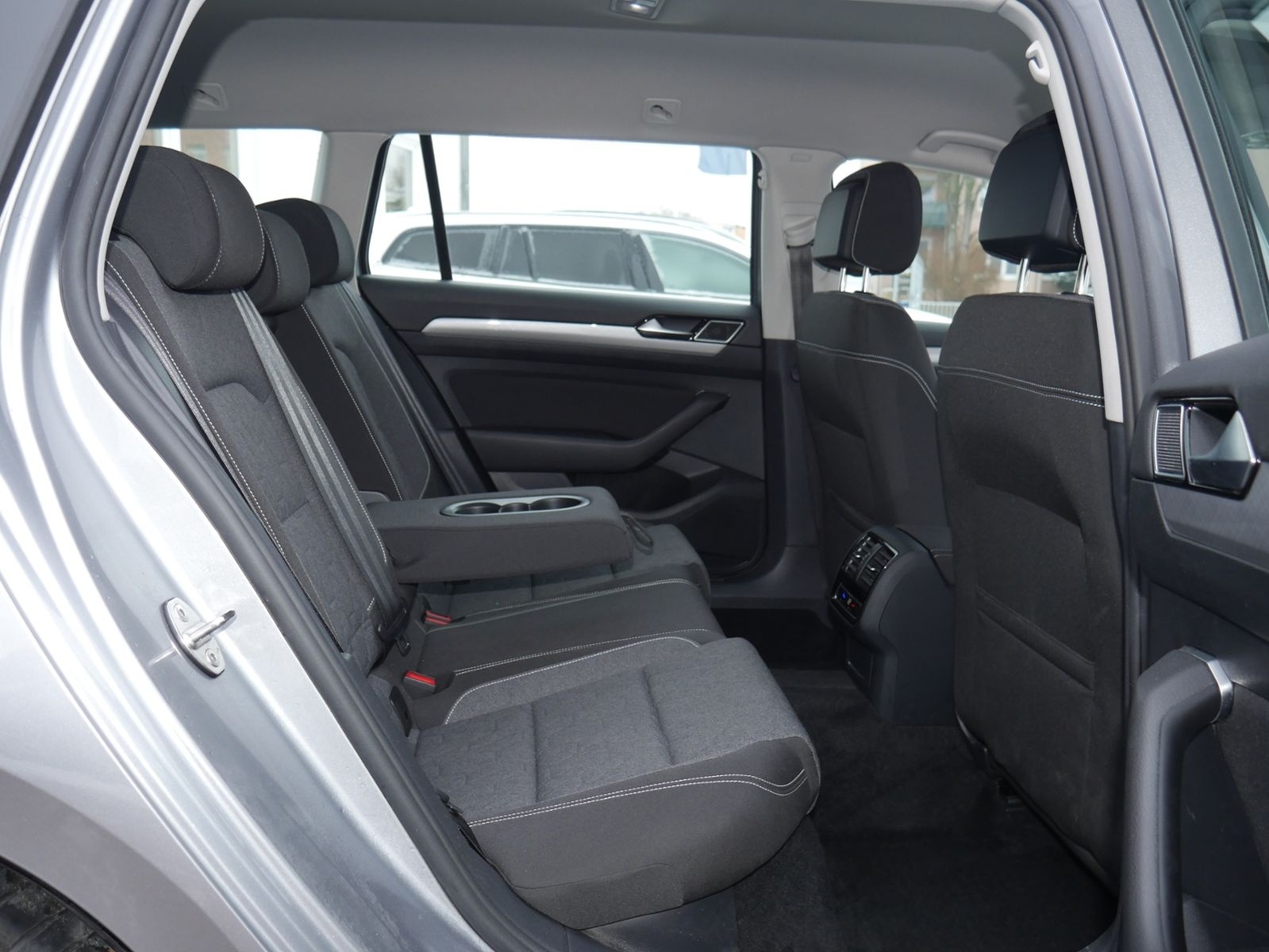 Volkswagen Passat Variant 2.0 TDI Business NAVI ACC SITZHZG foto 5