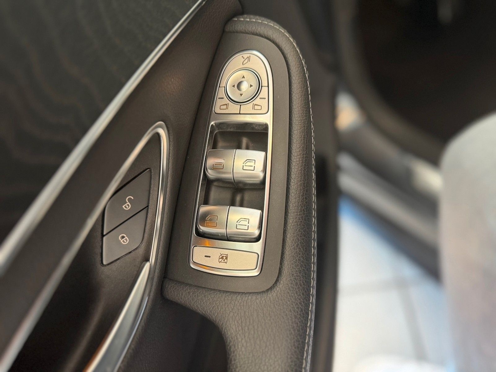 Mercedes-Benz C 220d AMG 7G-Tr. LED SHZ PTS Rü-Ka Navi Klima foto 13