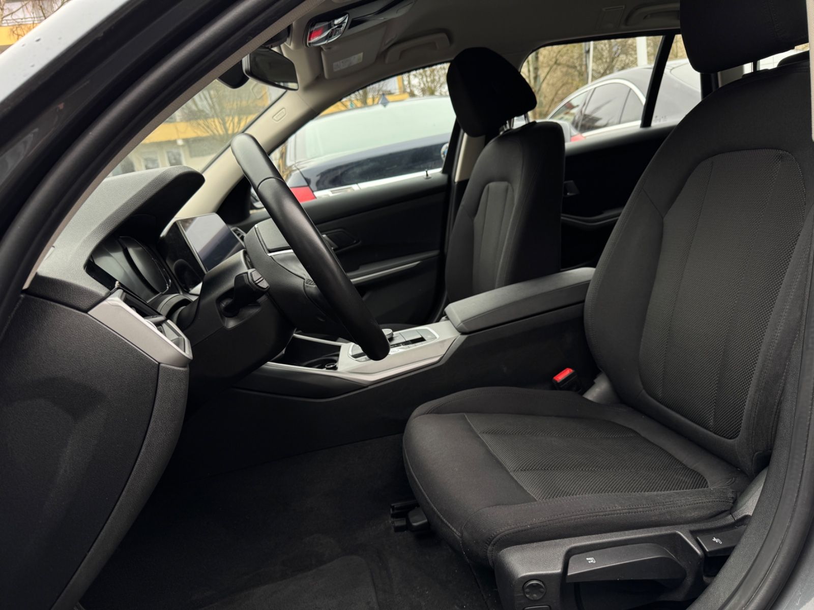 BMW 318i #Aut.# *VollDigital*CarPlay*LED*PDC* foto 12