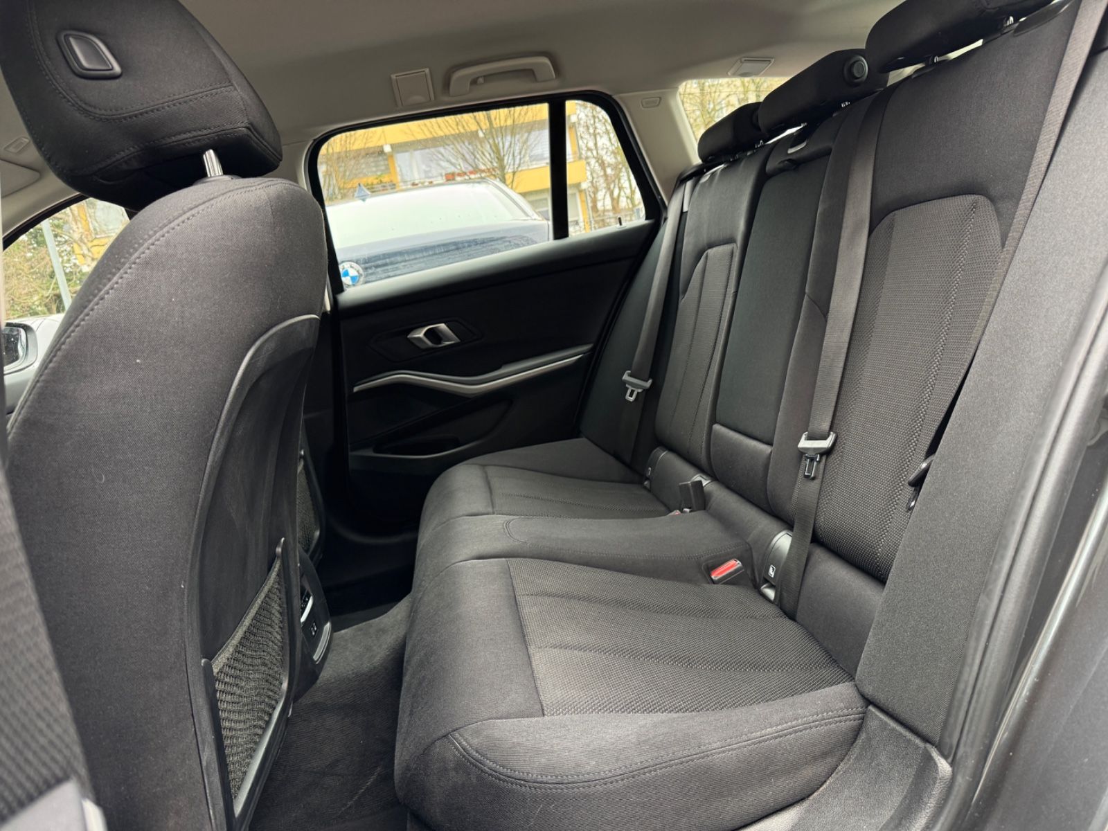 BMW 318i #Aut.# *VollDigital*CarPlay*LED*PDC* foto 13