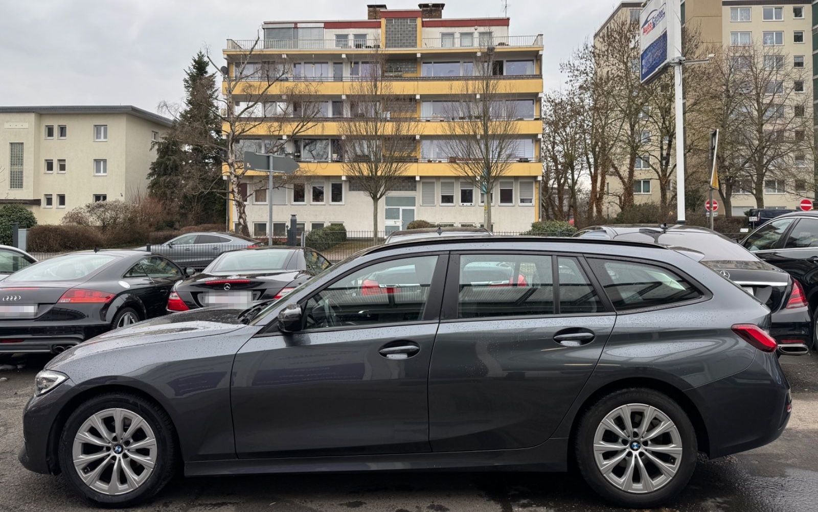 BMW 318i #Aut.# *VollDigital*CarPlay*LED*PDC* foto 8