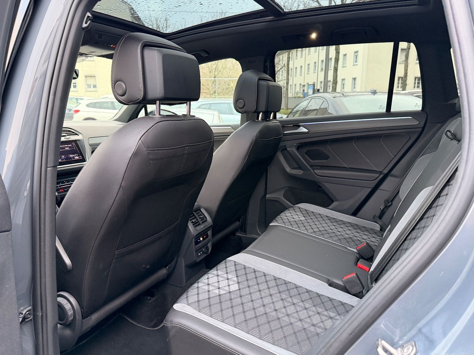 Volkswagen Tiguan R-Line 4Motion-Pano-Head Up-Matrix foto 16