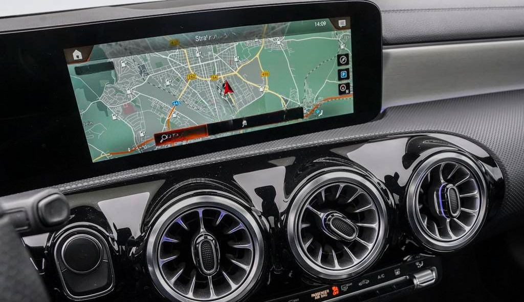Mercedes-Benz A 250 e AMG-LINE LEDER PANO AHK MULTIBEAM SOUND foto 12