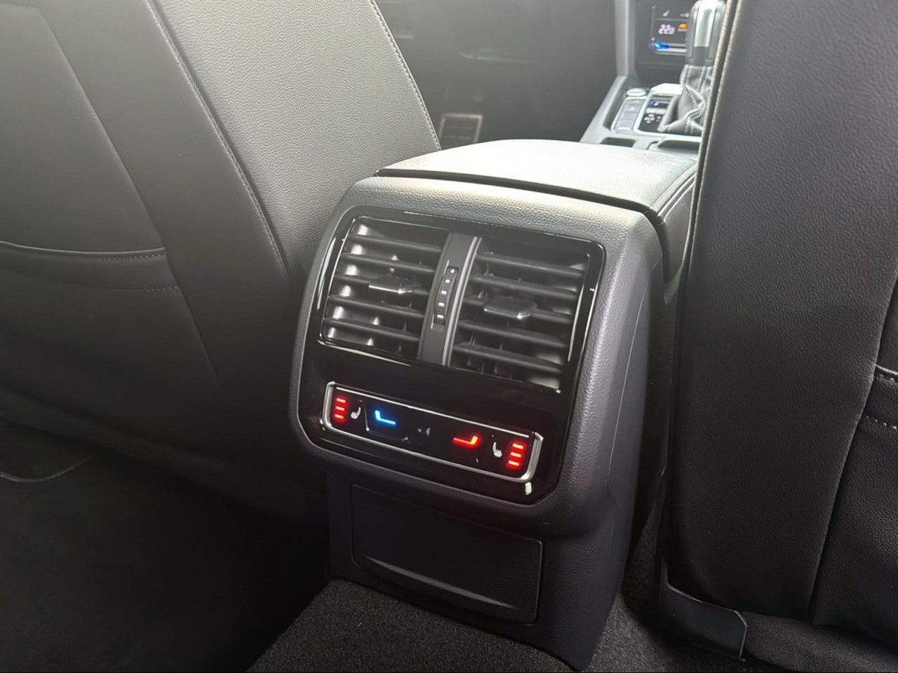 Volkswagen ARTEON SHOOTINGBRAKE 2.0 TDI R-LINE+AZV+IQ.LIGHT foto 13