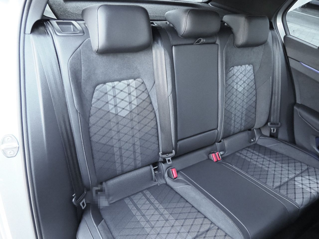 Volkswagen Golf VIII 1.5 eTSI DSG R-Line AHK, NAVI, BLACK foto 10