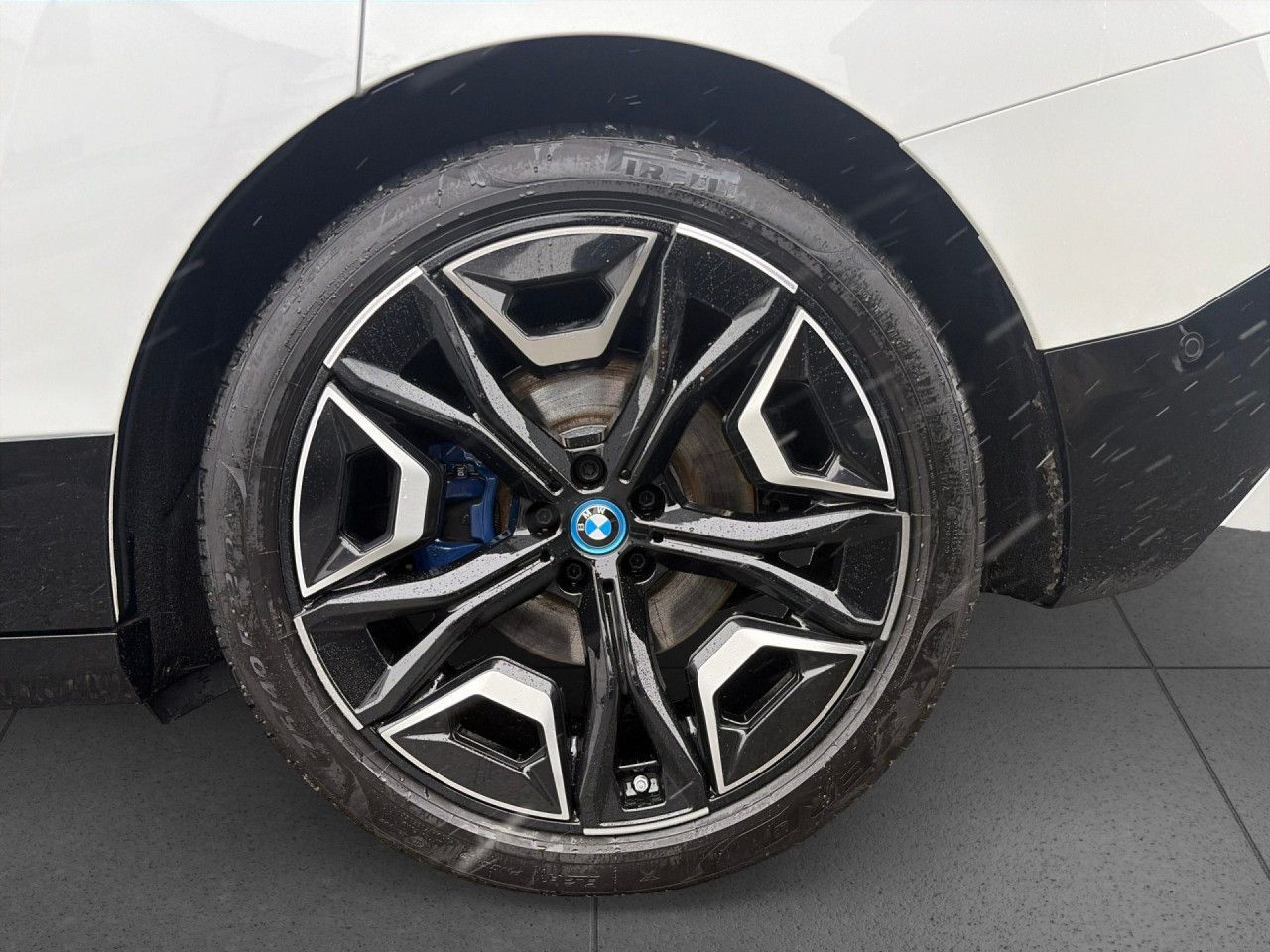 BMW iX xDrive40 Sport AHK Laser H/K Shzg Klimaaut foto 17