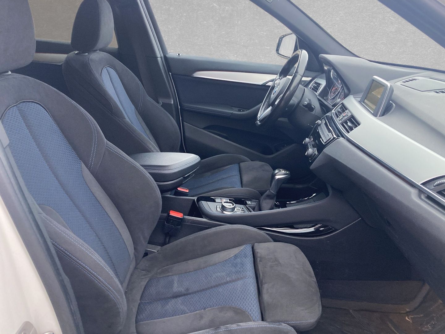 BMW X1 25d xDrive M Sport AHK PANORAMA LED KEYLESS foto 3