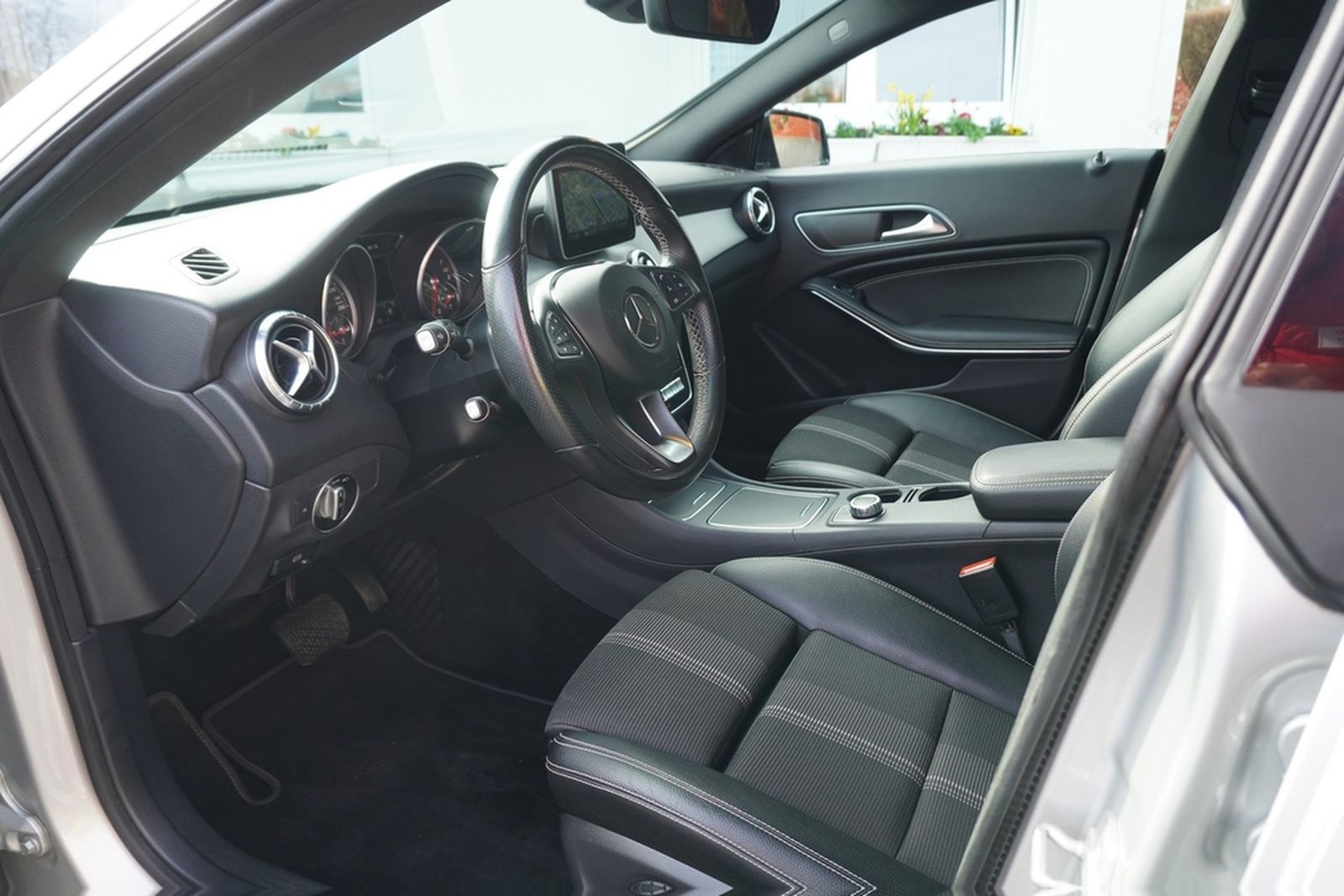 Mercedes-Benz CLA 200 Shooting Brake LED Navi SHZ Kamera Night foto 27