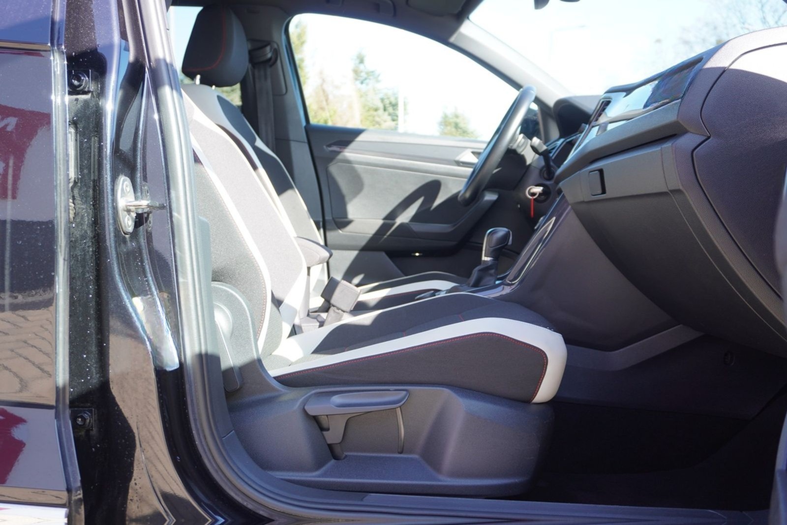 Volkswagen T-Roc 2.0 TSI Sport 4Motion DSG LED Navi ACC PDC foto 35