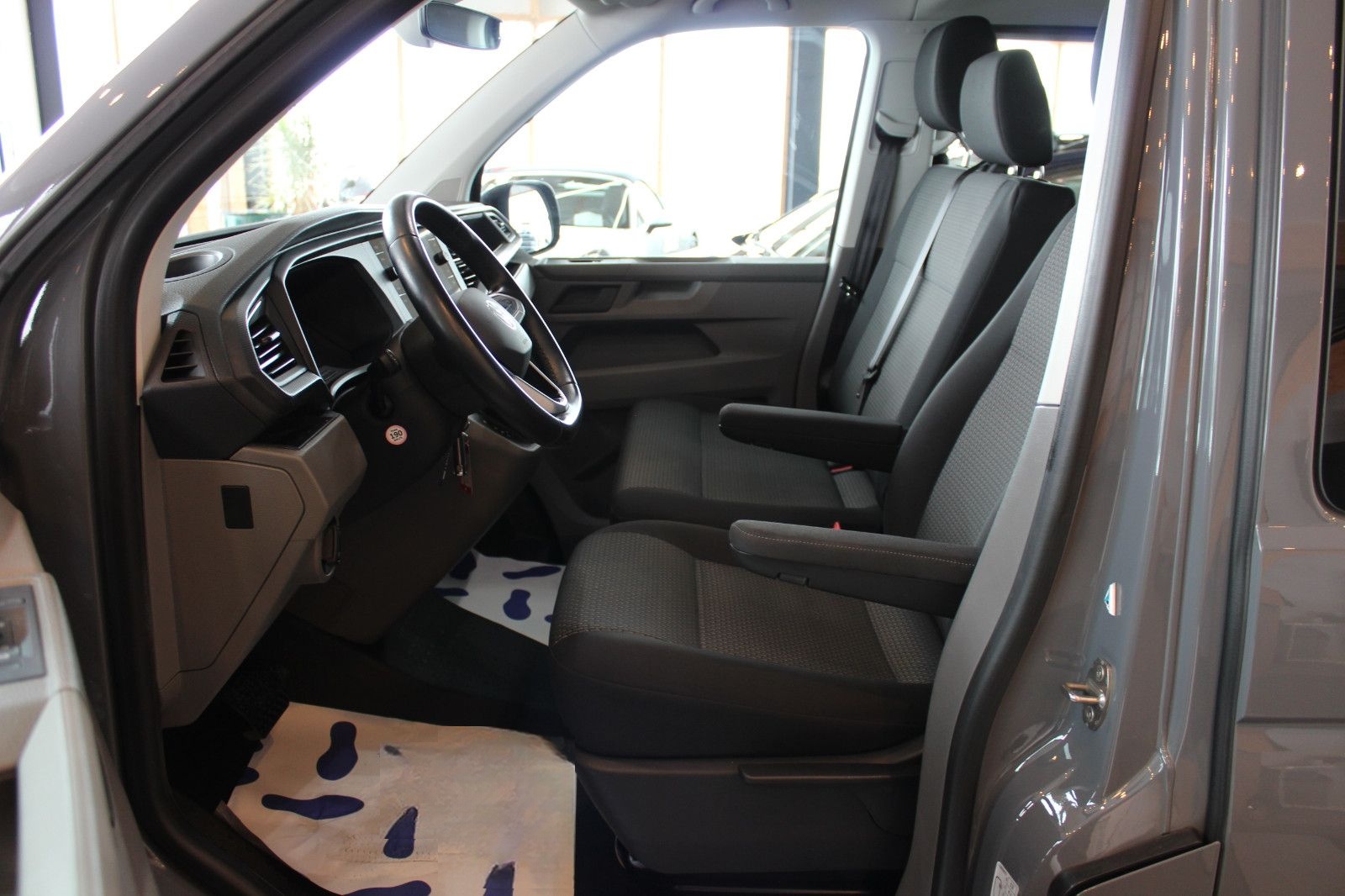 Volkswagen T6.1 Caravelle 2.0 TDI DSG lang Trendline foto 7