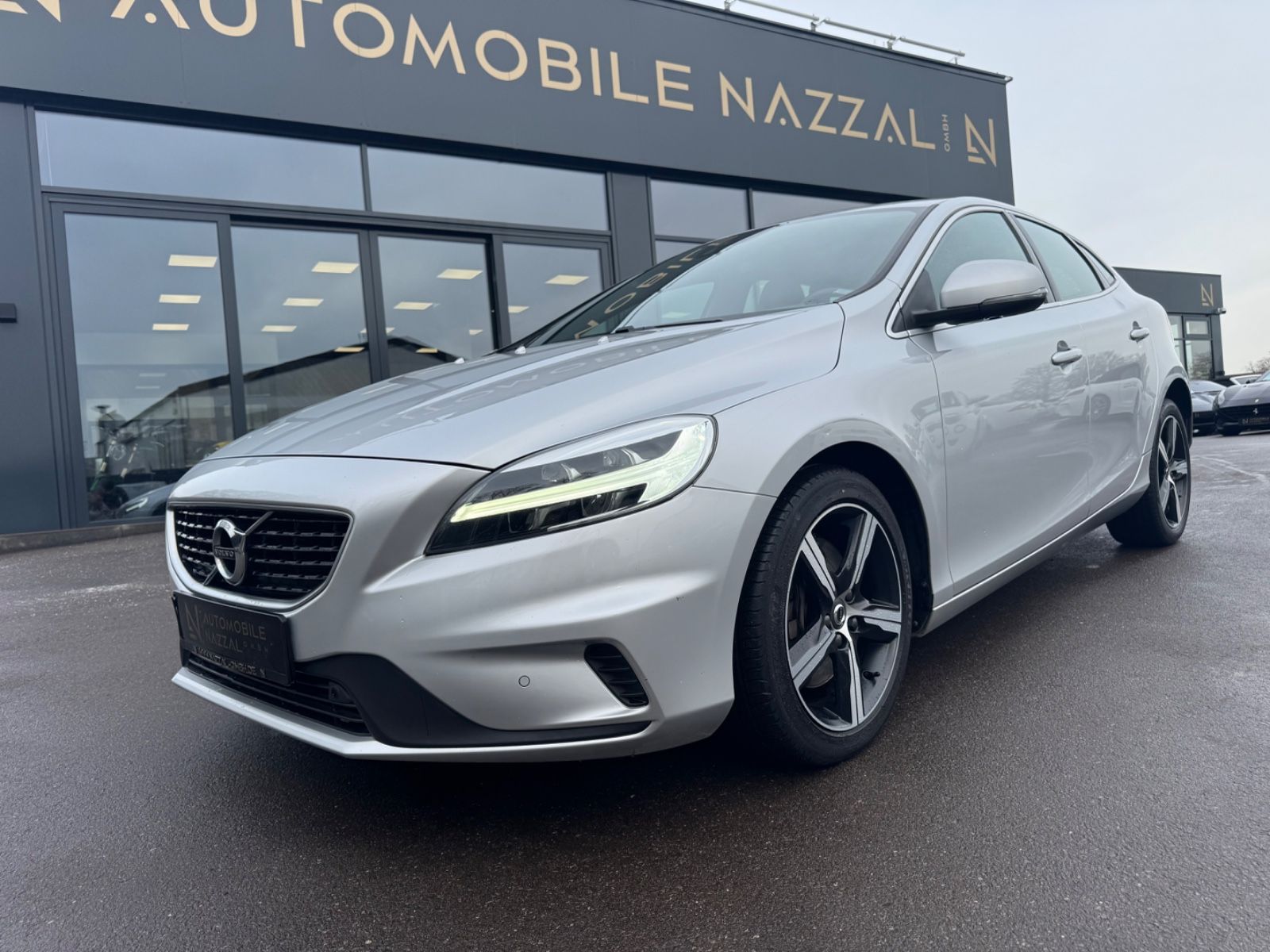 Volvo V40 R-DESIGN AUTOMATIK*VOLL-LED*NAVI*SHZ*1.HAND* foto 2