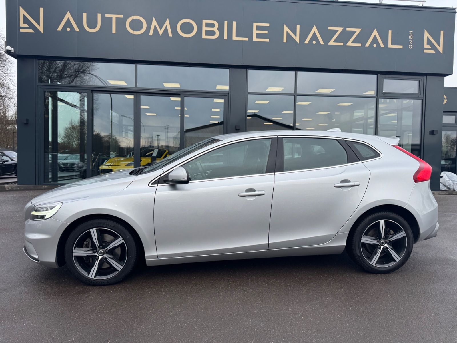 Volvo V40 R-DESIGN AUTOMATIK*VOLL-LED*NAVI*SHZ*1.HAND* foto 13