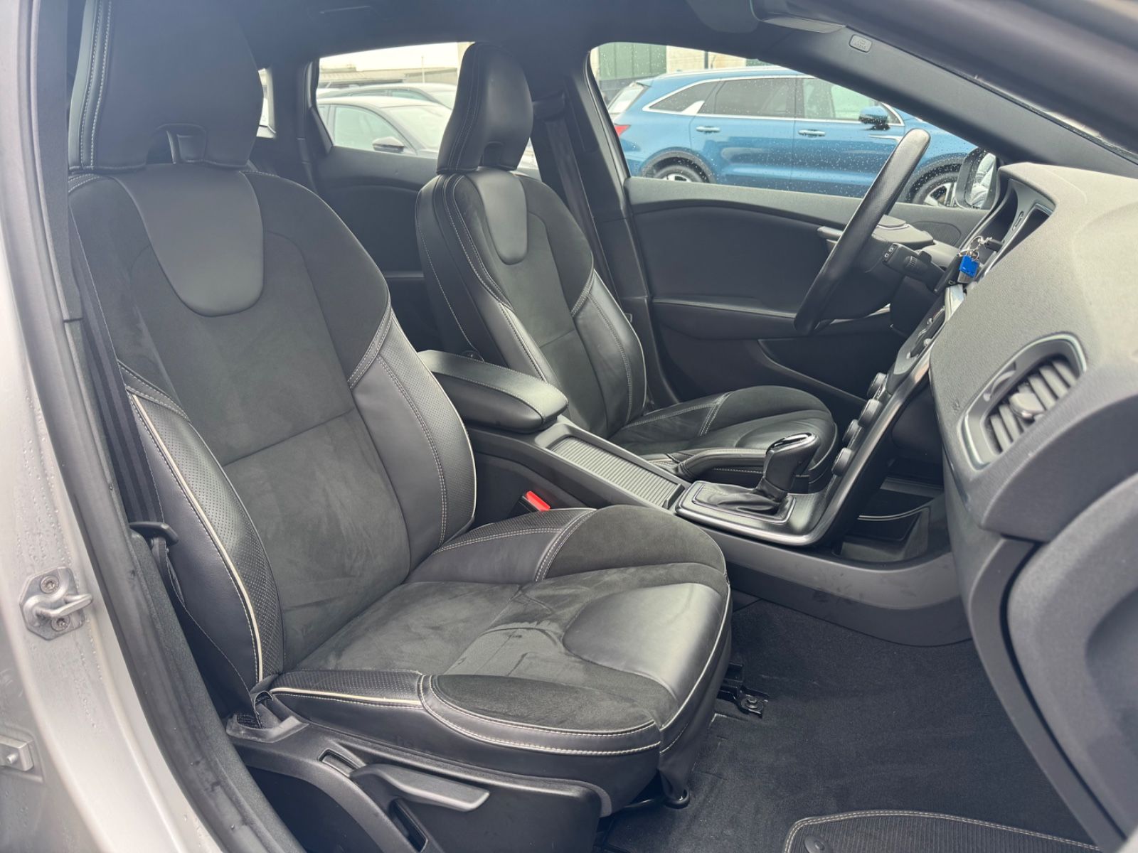 Volvo V40 R-DESIGN AUTOMATIK*VOLL-LED*NAVI*SHZ*1.HAND* foto 15